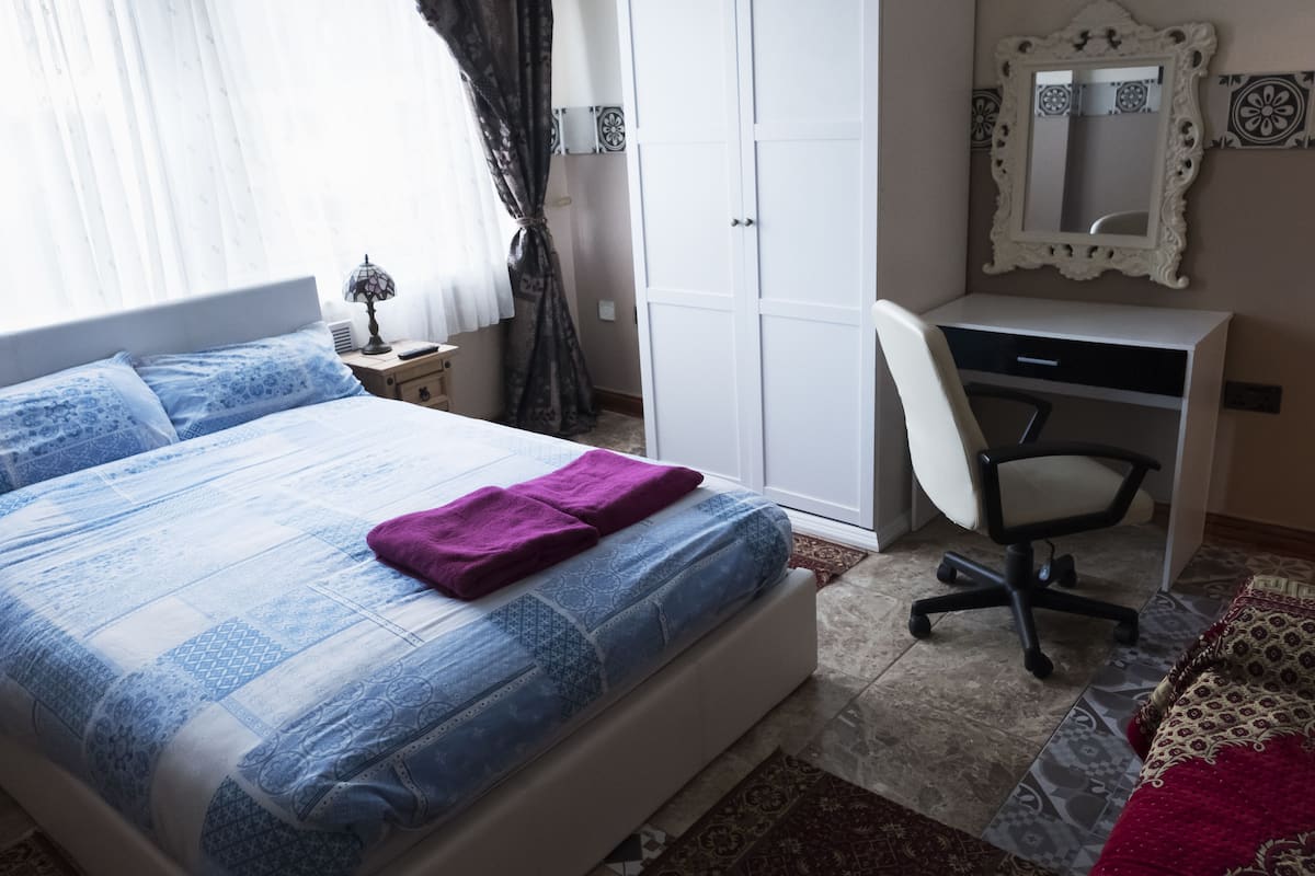 Business Room, 1 Double Bed, Shared Bathroom, City View