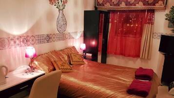 Business Room, 1 Double Bed, Shared Bathroom, Hill View | Premium bedding, desk, iron/ironing board, free WiFi