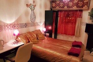 Business Room, 1 Double Bed, Shared Bathroom, Hill View