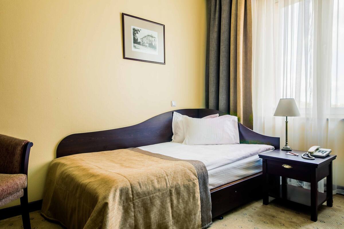 Chambre Simple Standard | Literie de qualité supérieure, minibar, coffres-forts dans les chambres