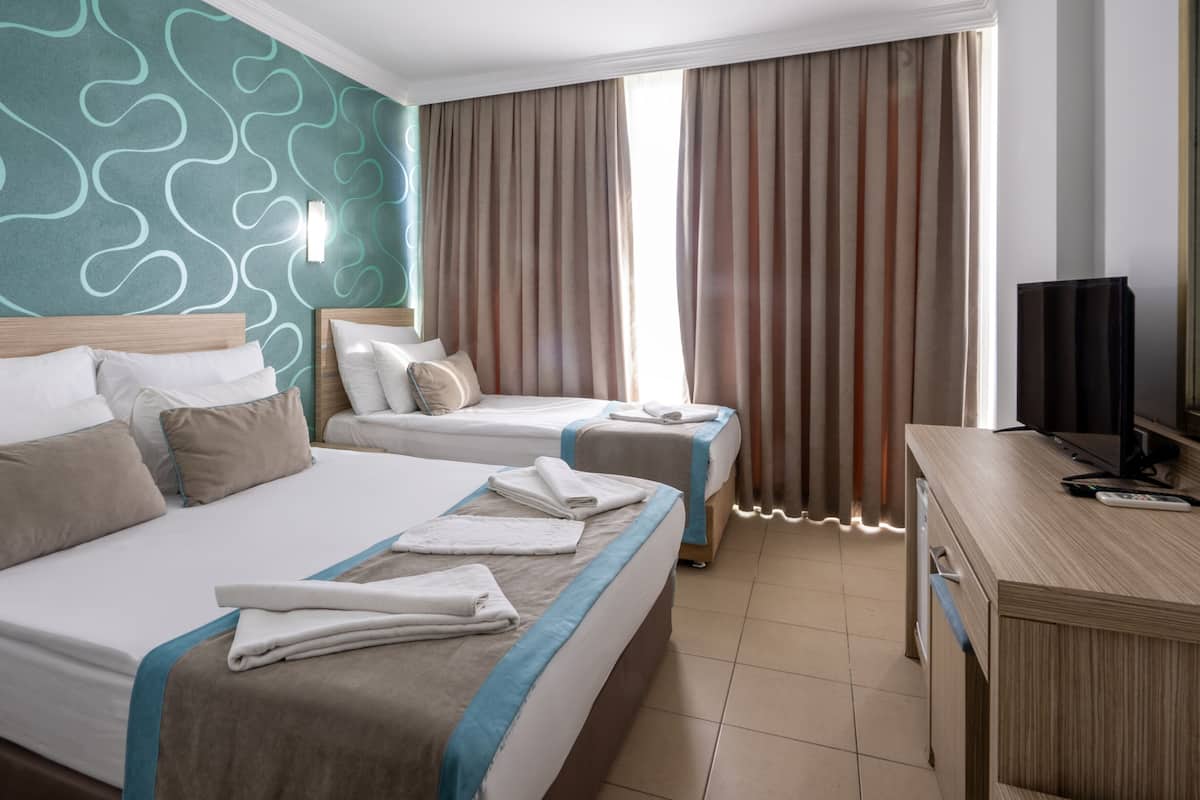 1 bedroom, minibar, desk, soundproofing