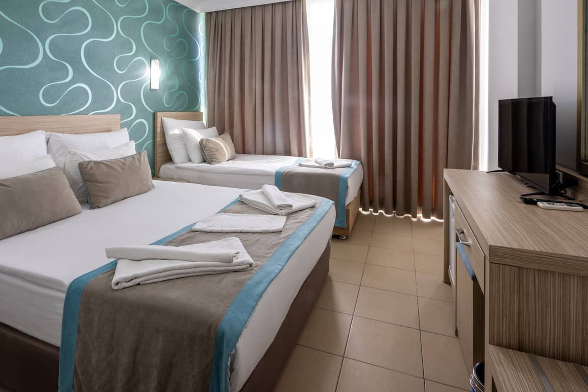 1 bedroom, minibar, desk, soundproofing