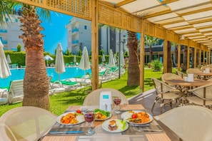 Breakfast, lunch, dinner served; Turkish cuisine