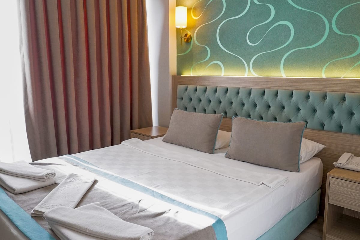 1 bedroom, minibar, desk, soundproofing
