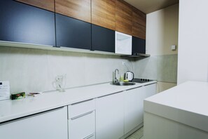 Lejlighed - 2 soveværelser - byudsigt | Privat tekøkken | Køleskab, kogeplade, kaffe-/temaskine, elkedel