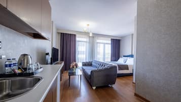 Deluxe-Studiosuite (1 + 0) | 1 Schlafzimmer, Bügeleisen/Bügelbrett, kostenloses WLAN, Bettwäsche