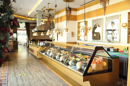 Restaurant. Elits Suits