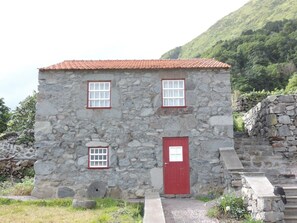 Douche, sèche-cheveux, serviettes fournies