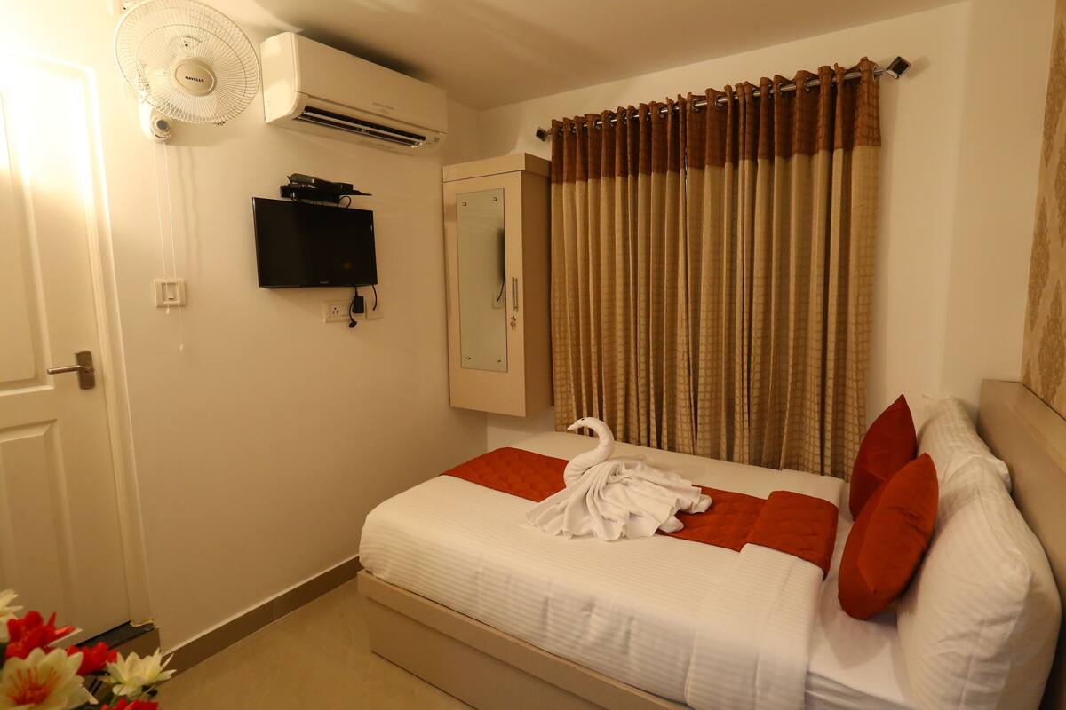 Egyptian cotton sheets, premium bedding, memory-foam beds