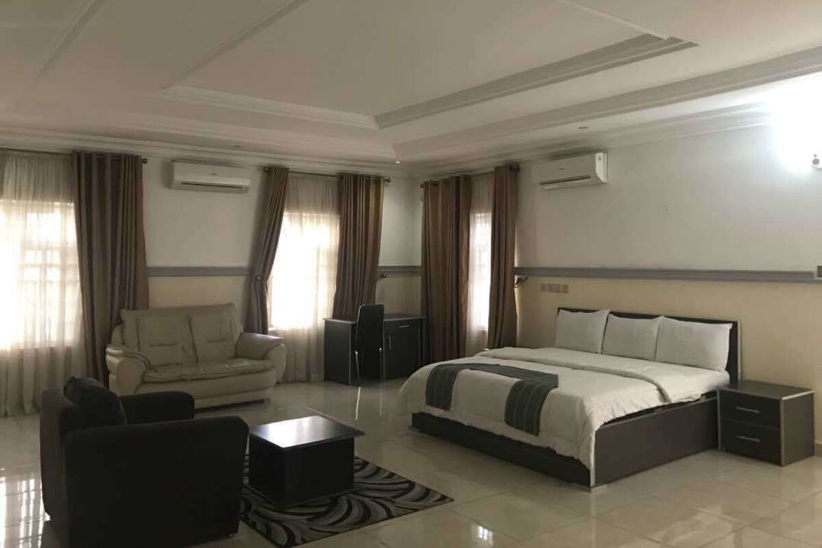 Minibar, desk, free WiFi, bed sheets