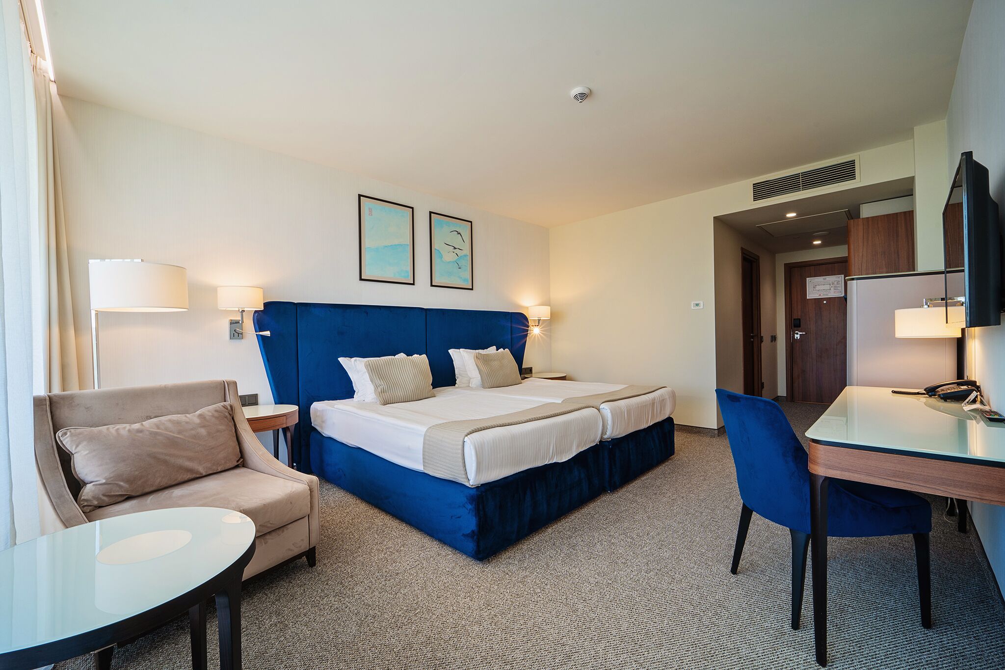 Standard Double Room, Park View | Minibar, in-room safe, desk, laptop workspace