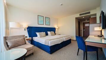 Standard Double Room, Park View | Minibar, in-room safe, desk, laptop workspace