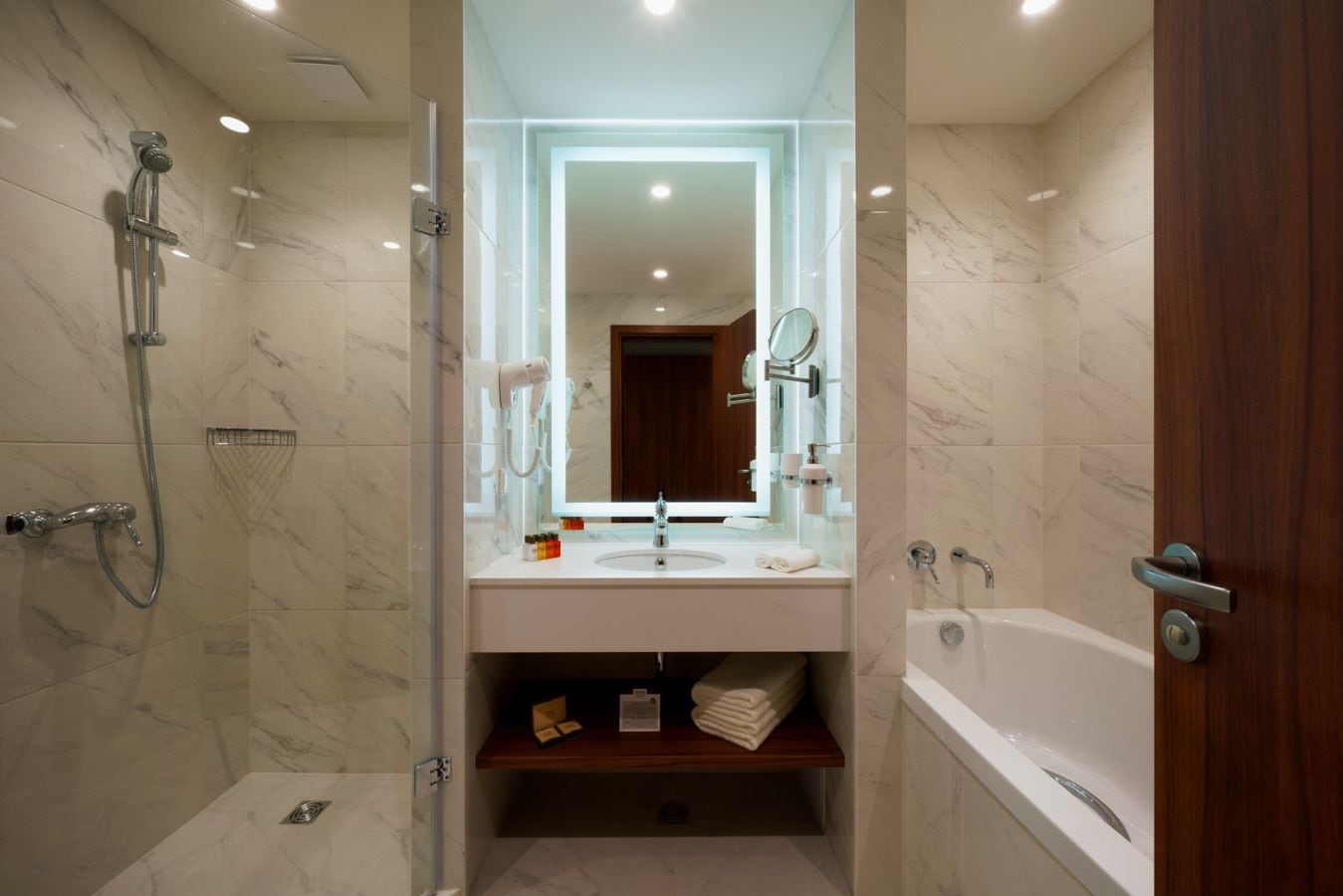 minibar, in-room safe, desk, laptop workspace