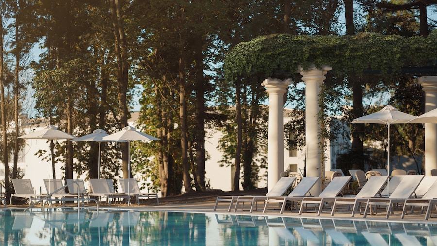 Astor Garden Hotel