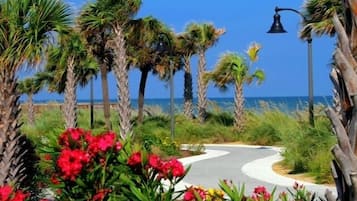 Condo, 2 Bedrooms | Property grounds