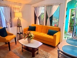 Junior Studio Suite, Private Bathroom, Garden View | Premium bedding, down comforters, pillowtop beds, free WiFi