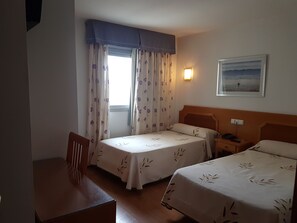 Rideaux occultants, Wi-Fi gratuit, draps fournis