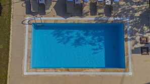 Seasonal outdoor pool, pool umbrellas, pool loungers - Infinity Opal Villa (Fethiye)