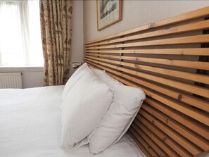 Standard Δίκλινο Δωμάτιο (Double ή Twin) | Κλινοσκεπάσματα υψηλής ποιότητας, σίδερο/σιδερώστρα 