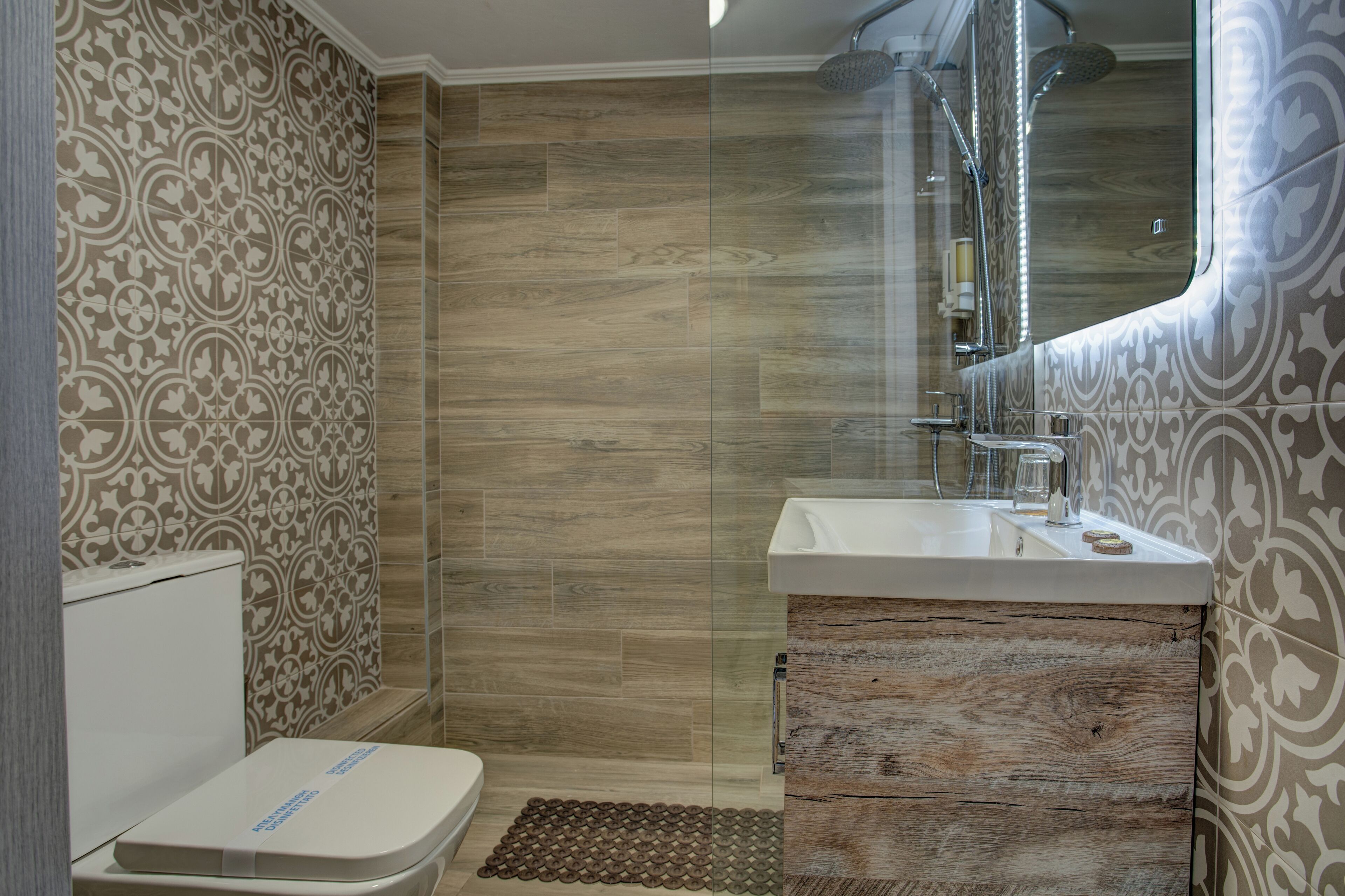 Bathtub, free toiletries, hair dryer, towels
