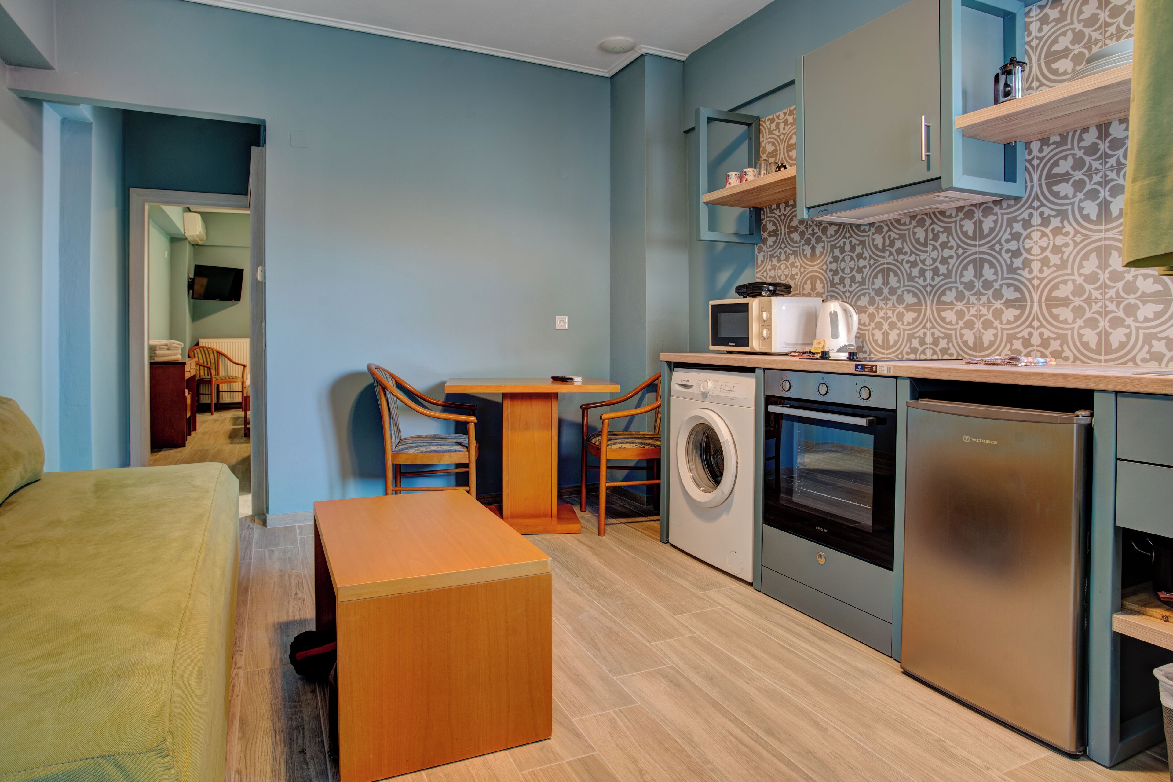 أحواض استحمام، مستلزمات مجانية للعناية الشخصية، مجففات شعر، مناشف