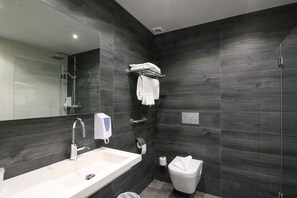 Free toiletries, towels - Hotel Restaurant Sol i Vi (Subirats)
