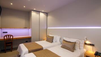 Habitació doble Comfort, accessible | Escriptori, cortines opaques i habitacions insonoritzades