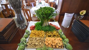 Makanan dan minuman
