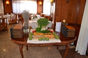 Buffet breakfast for a fee - Hotel Restaurant Sol i Vi (Subirats)