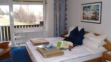 Family Room, Connecting Rooms | Minibar, desk, free WiFi, bed sheets