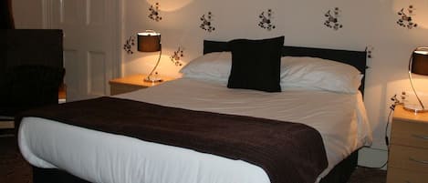 Fer et planche à repasser, Wi-Fi gratuit, draps fournis