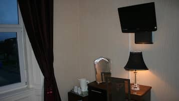 Iron/ironing board, free WiFi, bed sheets
