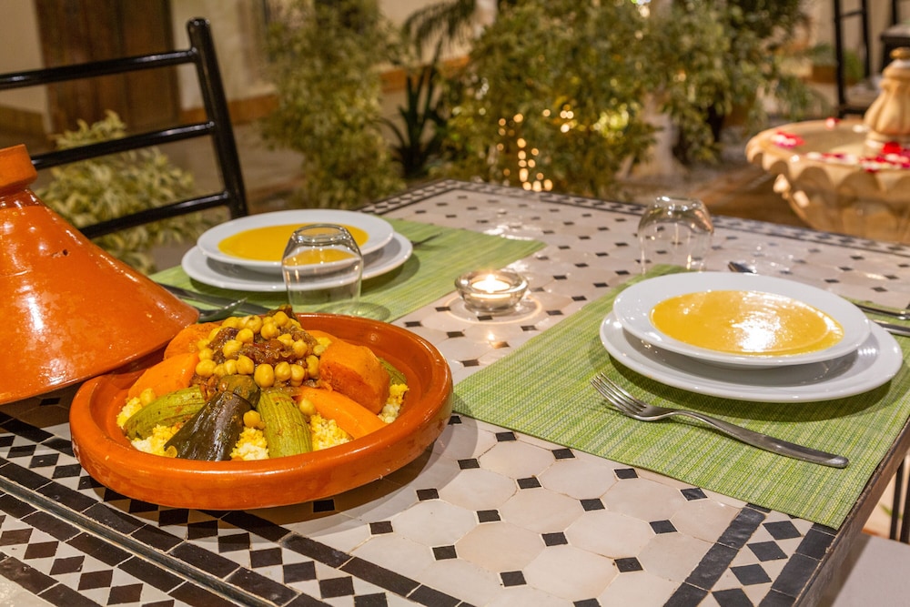 Riad Tchaikana by null
