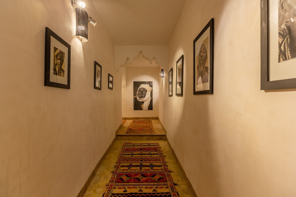 Riad Tchaikana by null