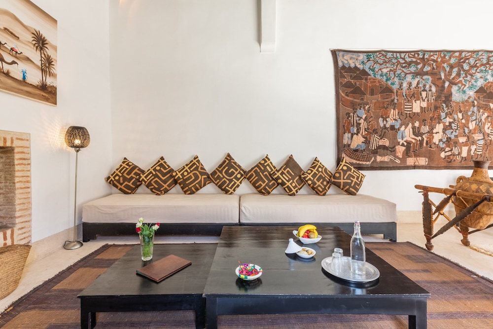 Riad Tchaikana by null