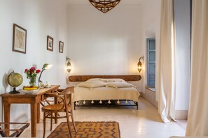 Double Room (Kinshasa) | Premium bedding, in-room safe, iron/ironing board, free WiFi - Riad Tchaikana (Marrakech)