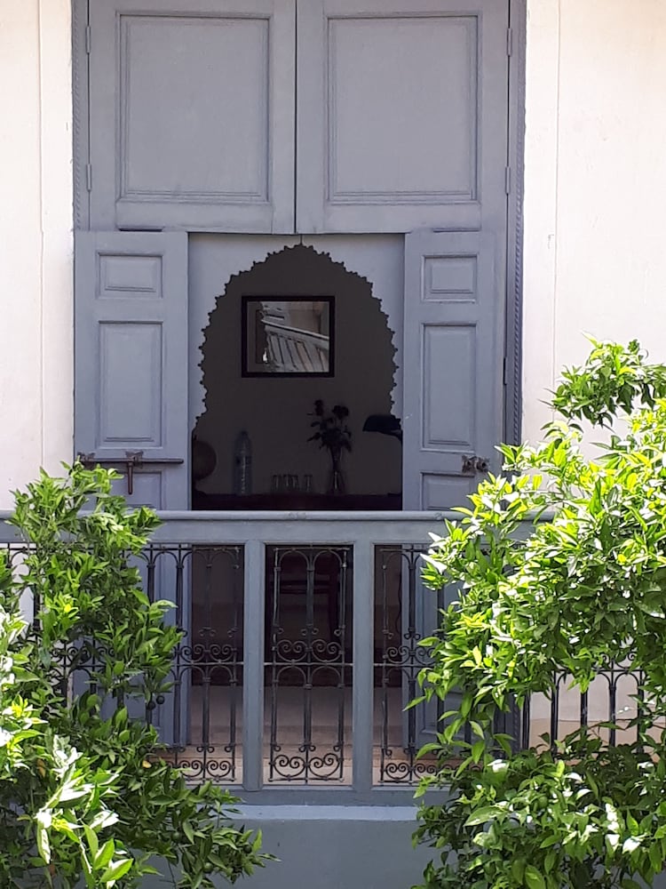 Riad Tchaikana by null