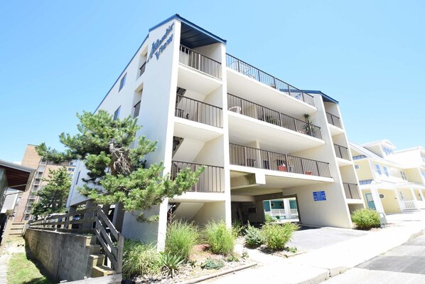 Condo, 2 Bedrooms | Front of property