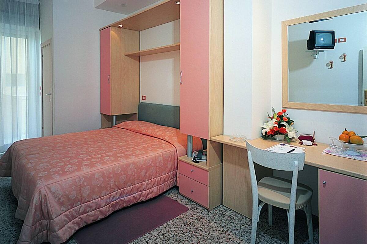 Minibar, in-room safe, desk, free WiFi
