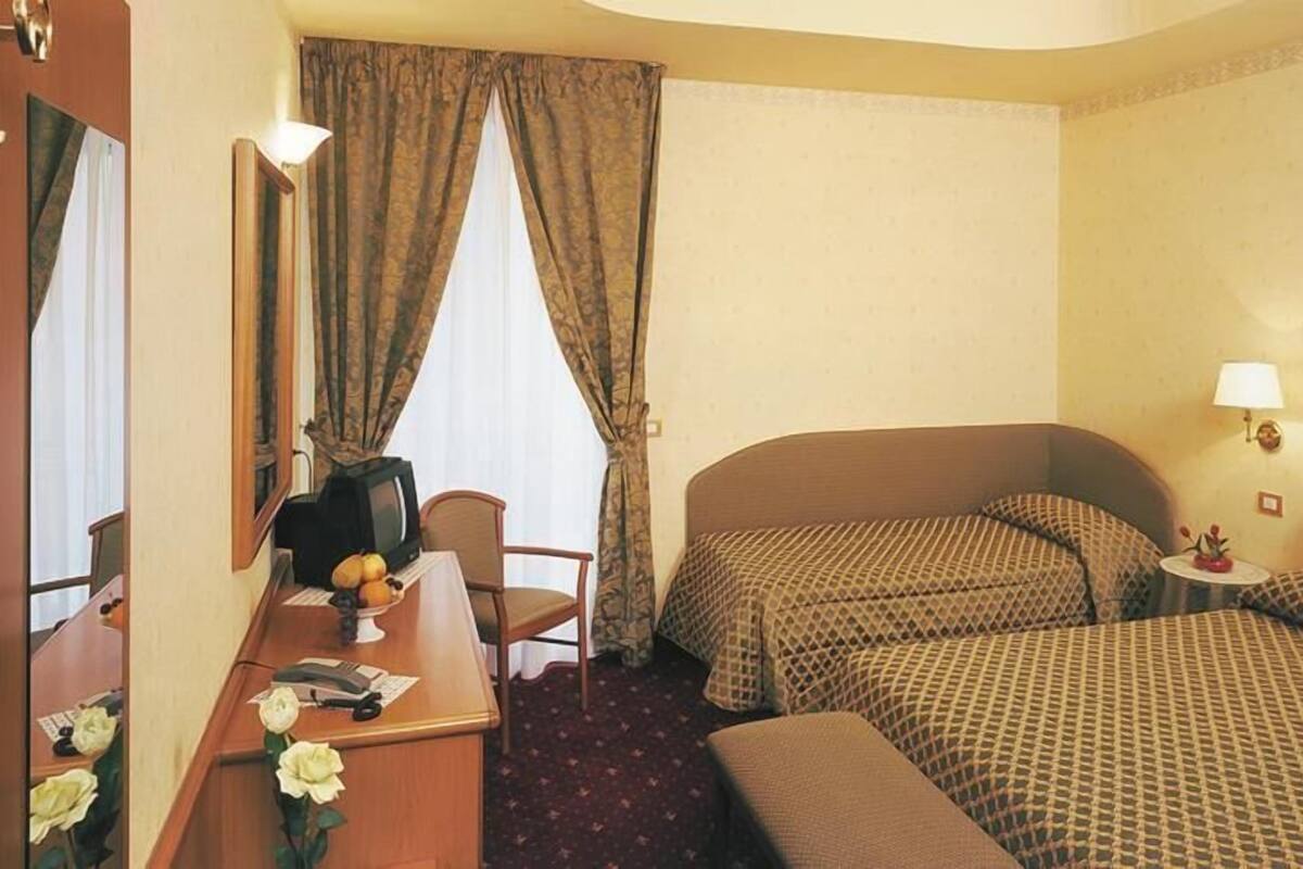 Minibar, in-room safe, desk, free WiFi