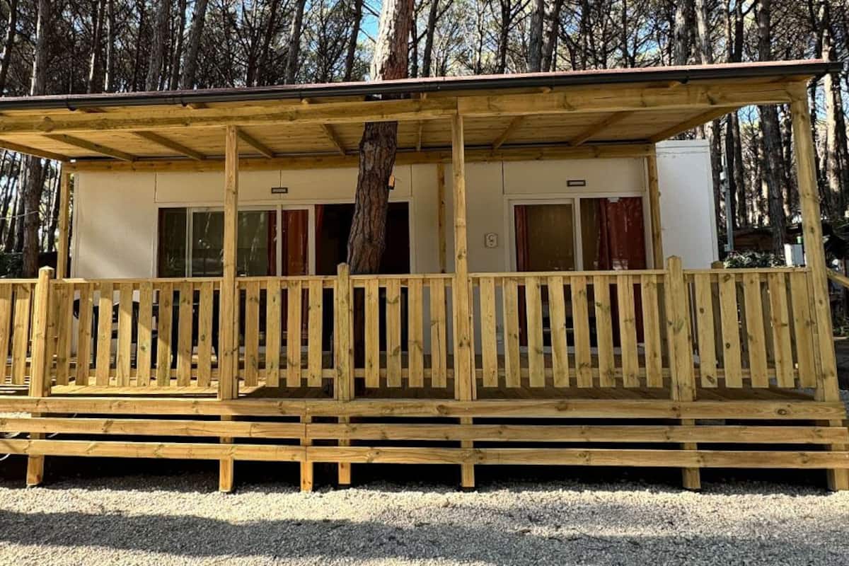 Deluxe Mobile Home, 2 Bedrooms | Hypo-allergenic bedding, blackout drapes, WiFi, bed sheets