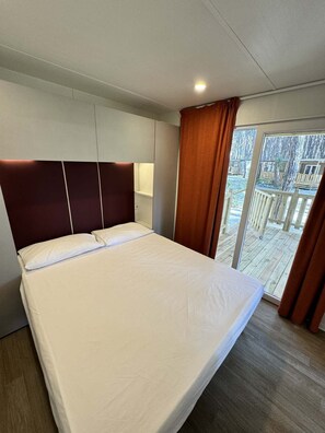 Husvogn – deluxe, 2 soverom | Allergitestet sengetøy, blendingsgardiner og wi-fi (mot et tillegg)