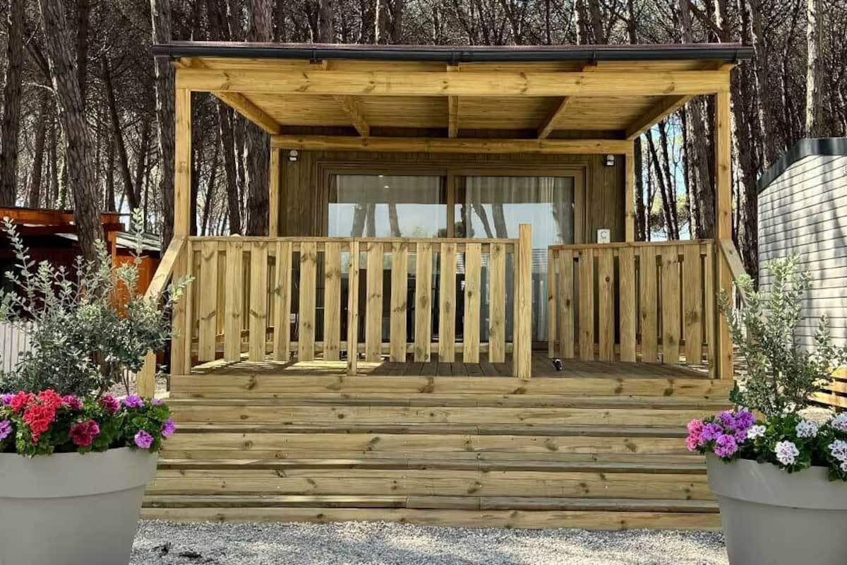Deluxe Mobile Home, 2 Bedrooms | Hypo-allergenic bedding, blackout drapes, WiFi, bed sheets