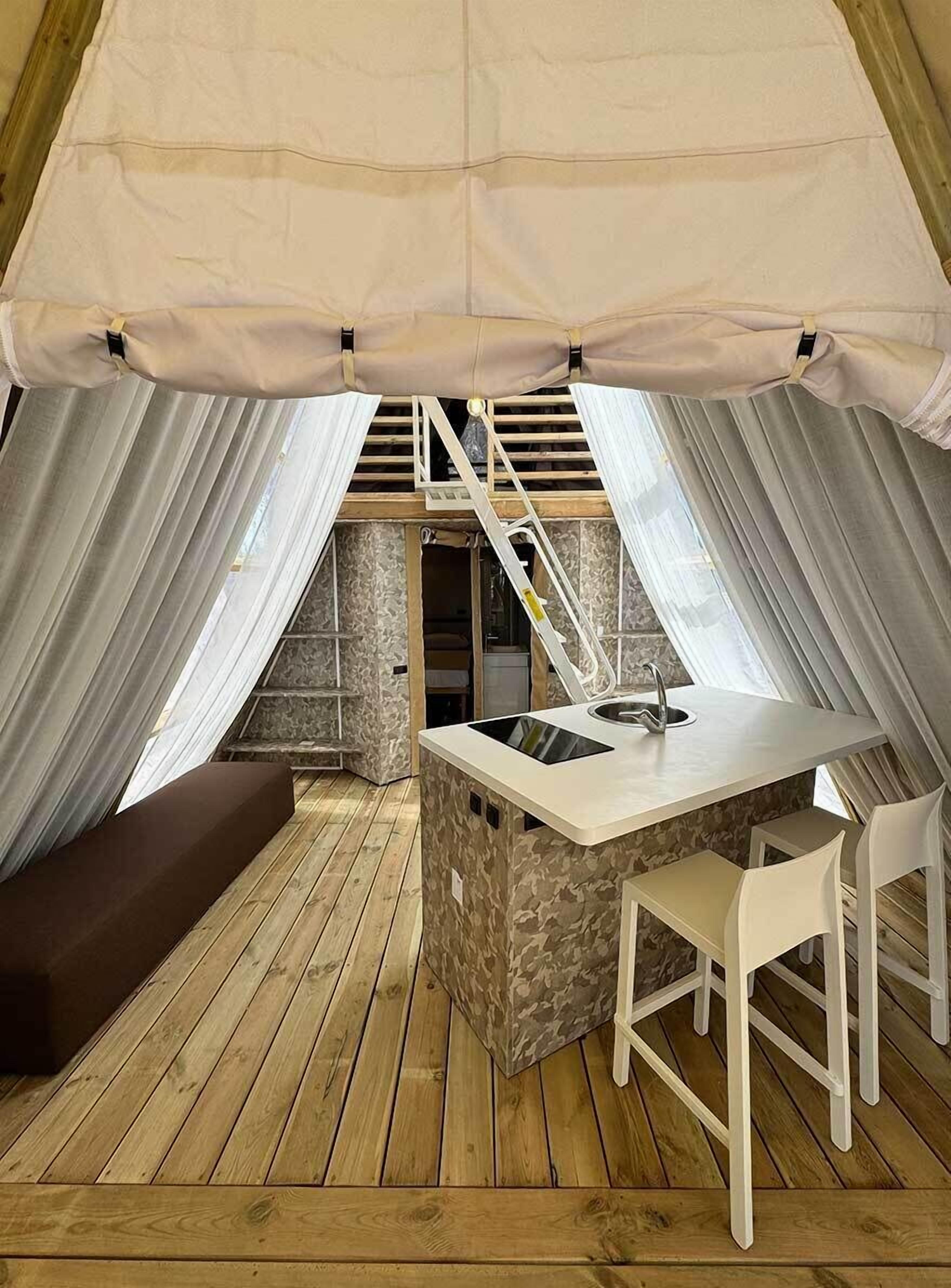 Exclusive Tent, 2 Bedrooms | Living area