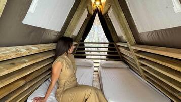 Tenda Eksklusif, 2 kamar tidur | Seprai antialergi, tirai kedap cahaya, dan Wi-Fi (biaya tambahan)