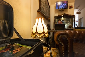 Lobby sitting area - Pars Tailor's Hostel (Barcelona)