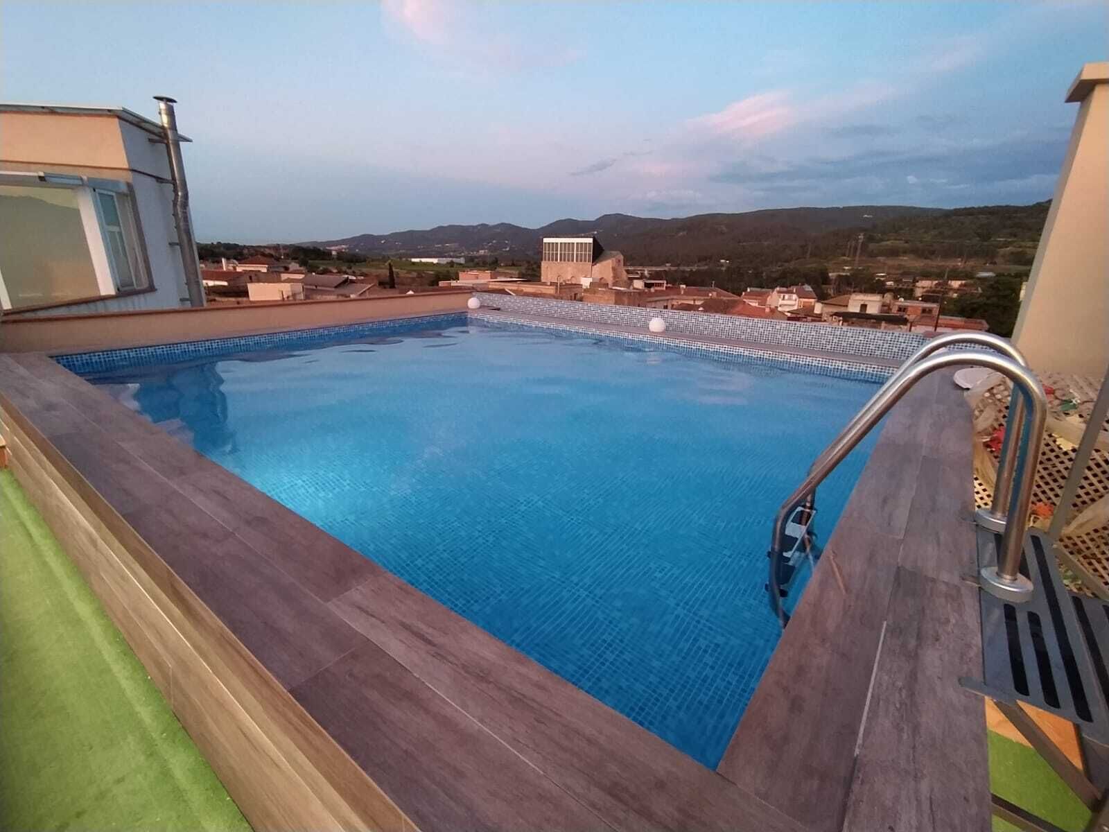 seasonal outdoor pool, open 8:00 am to 7:30 pm, pool loungers