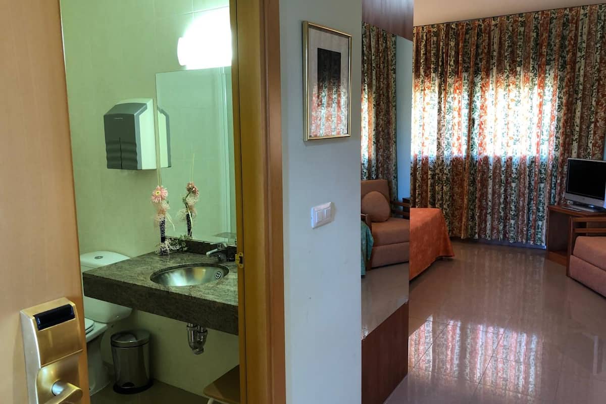 free toiletries, hair dryer, towels