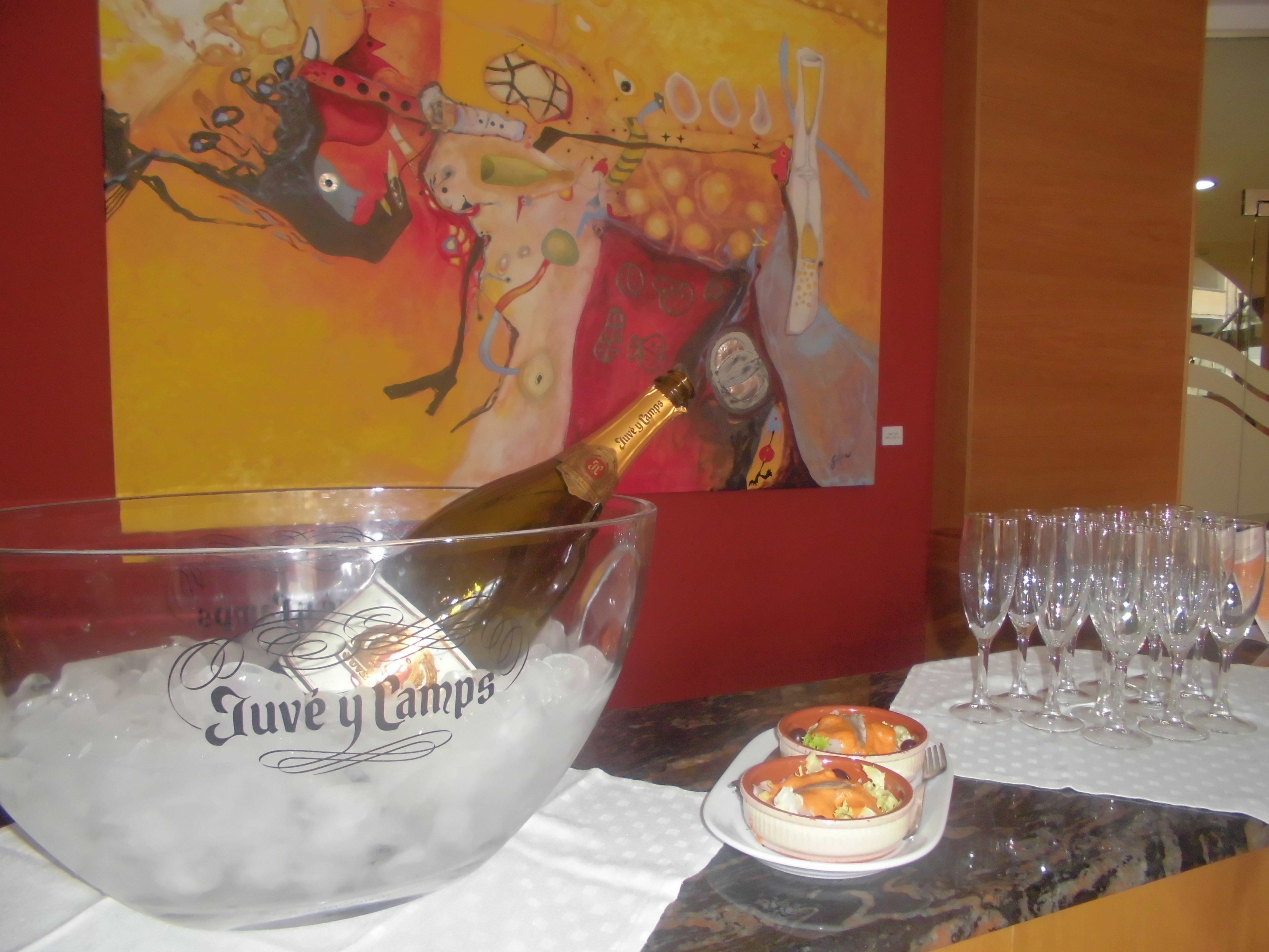 breakfast and lunch served, local cuisine