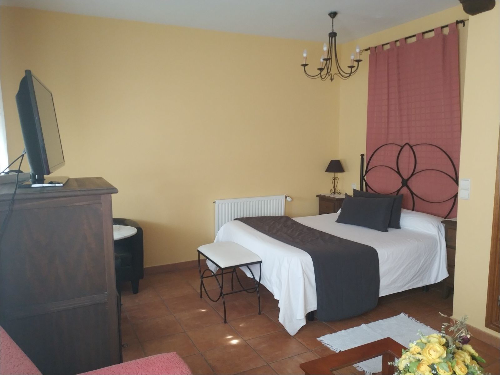 Minibar, coffres-forts dans les chambres, rideaux occultants